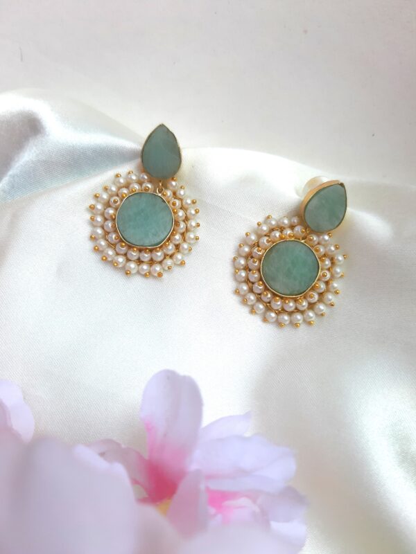 Natural stone danglers